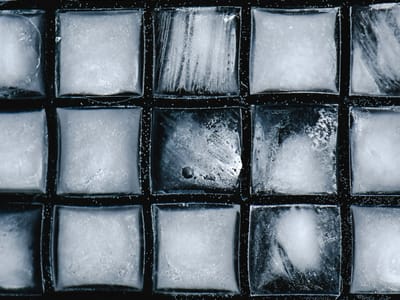 Eiswürfelbehälter